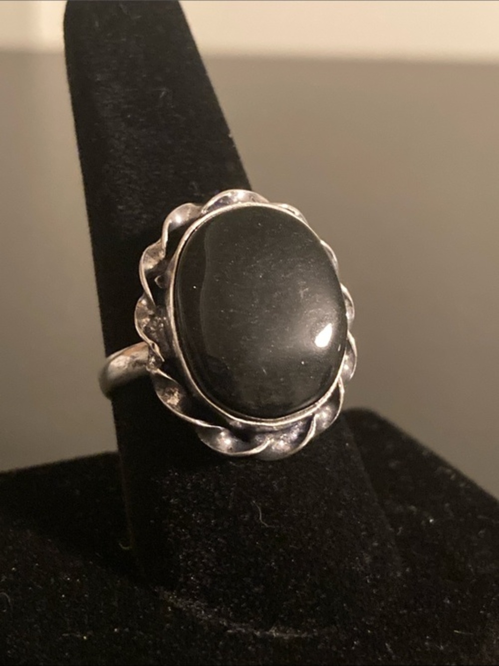 Black Stone 925 Silver Scalloped Ring - Women Jewelry size 9